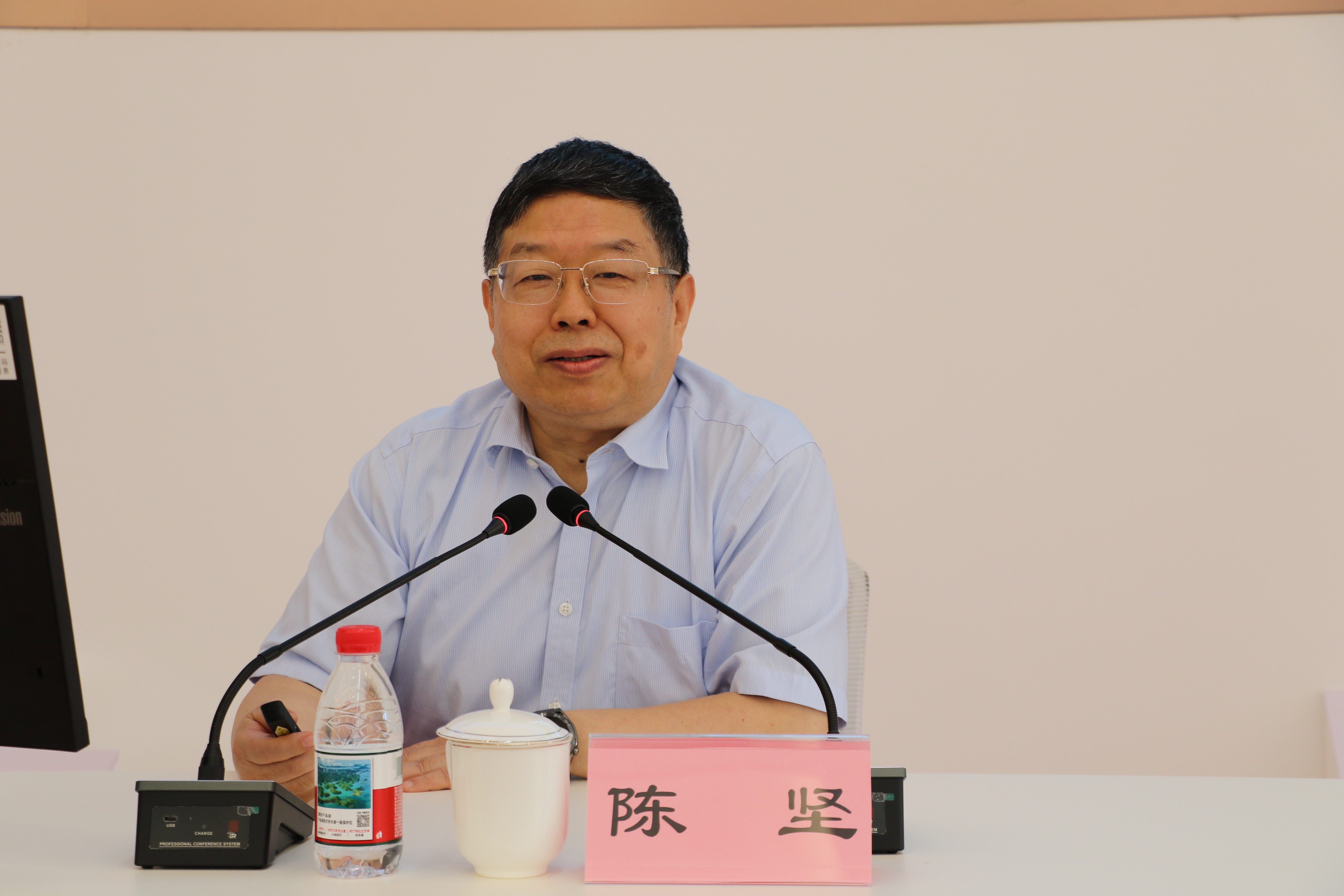 陈坚院士作报告