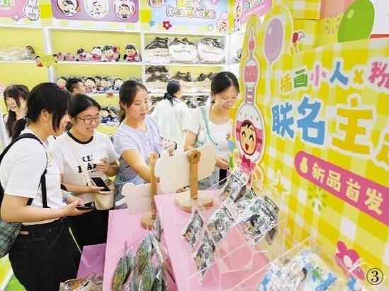 静安大悦城的“谷子店”、快闪店吸引粉丝排队打卡