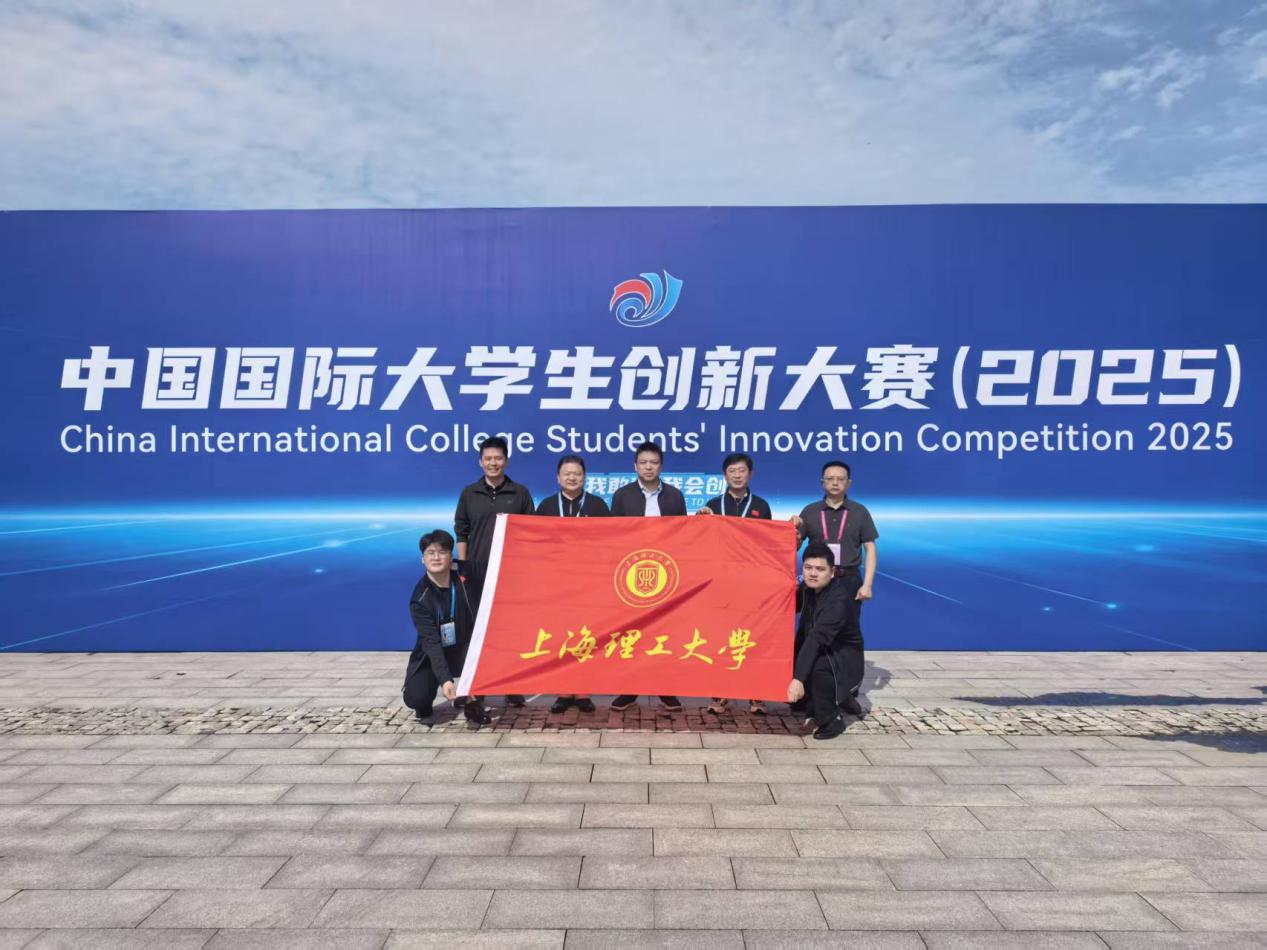 定海神针团队项目成员合影