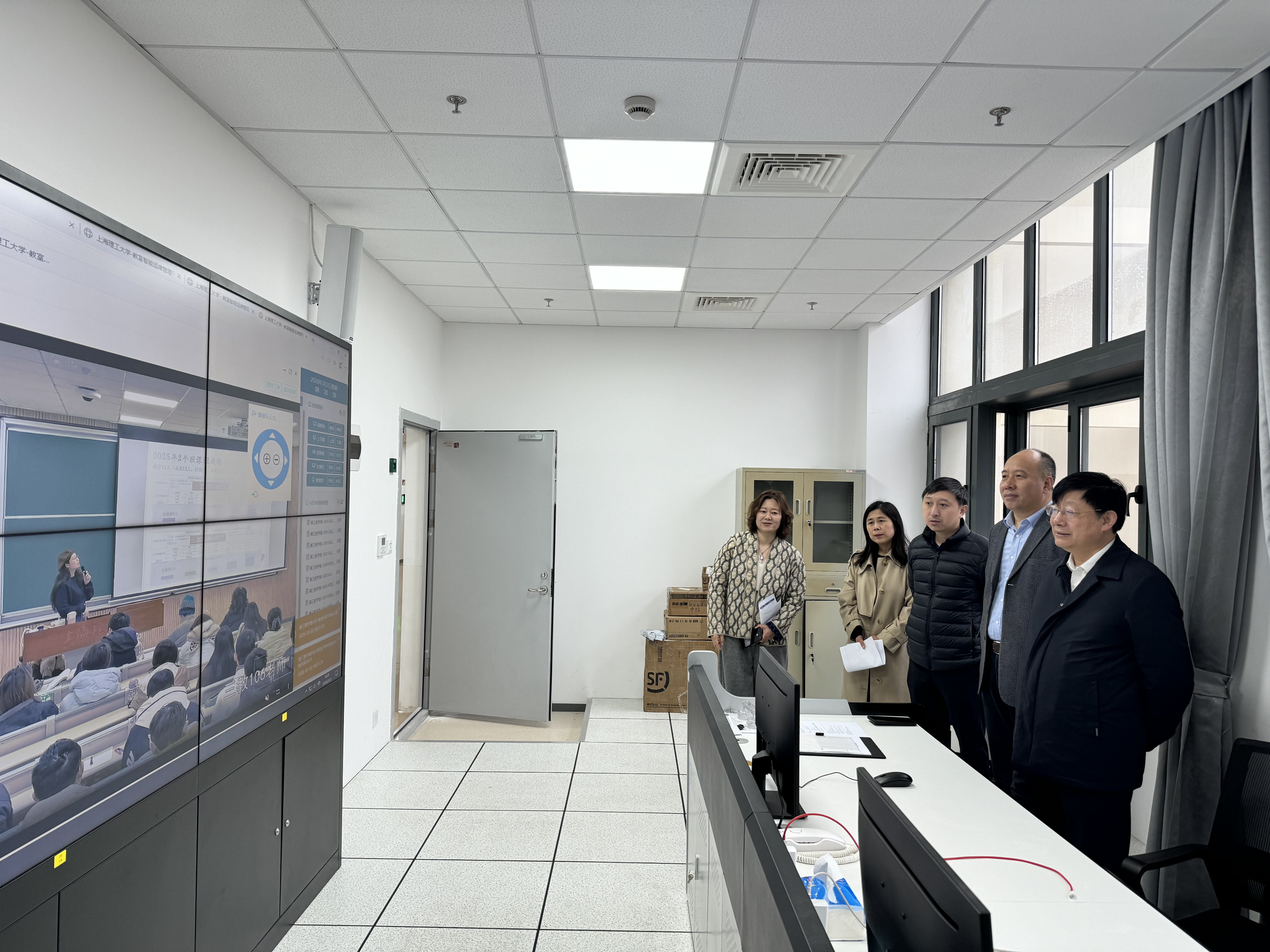 校领导带队检查教学运行情况